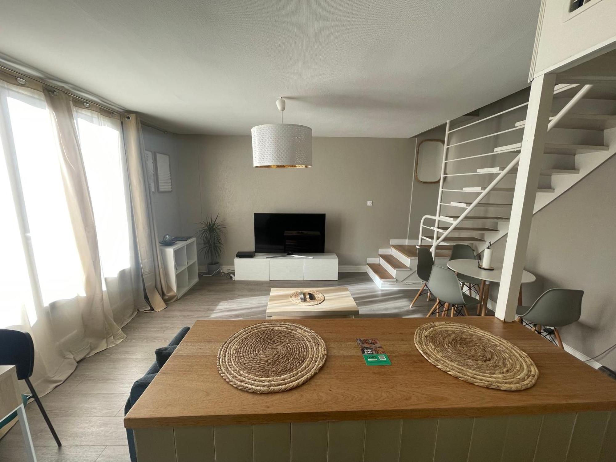 Magnifique Duplex Avec 2 Et Parking Gratuit *