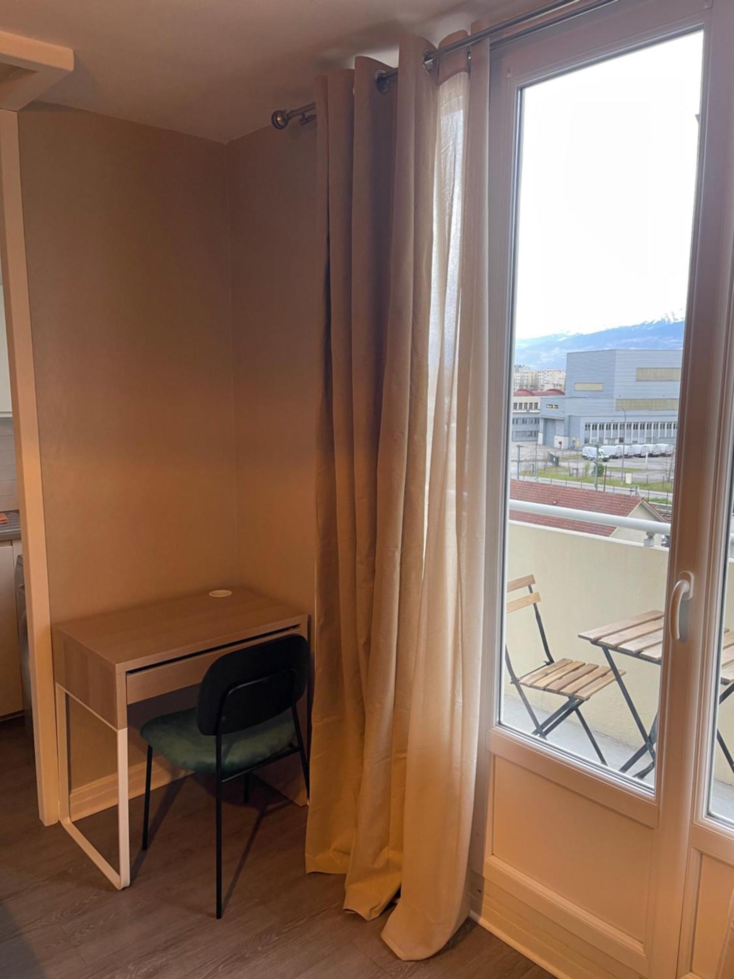 Magnifique Duplex Avec 2 Et Parking Gratuit * Grenoble